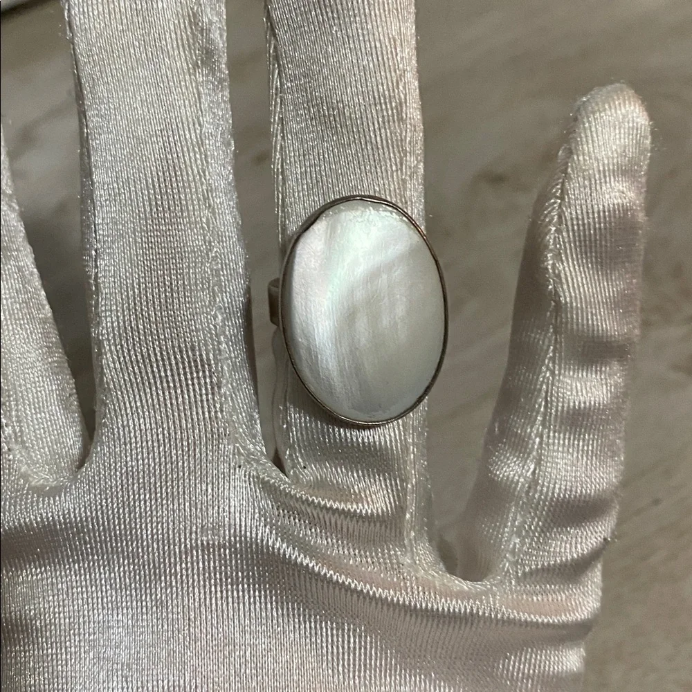 Mother of Pearl Gemstone 925 Sterling Silver Ring Size 6.5